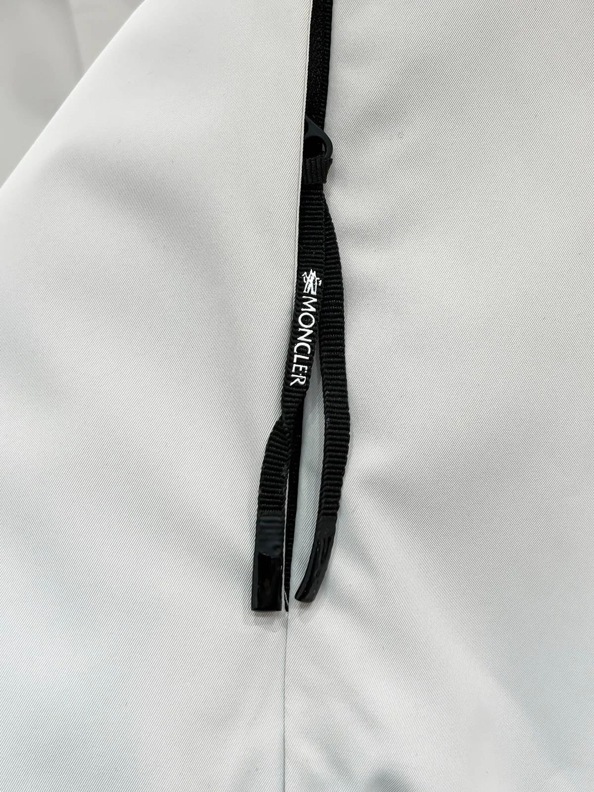 MON 26 ，Polset 90 ， 。 ， 。 ， ， ， ， ， ， Cream White Black Size：1 2 3 4 5597Size ： 1 : 118cm- 50cm- 67cm- 62 2 : 122cm- 52cm- 69cm- 63 3 : 126cm- 54cm- 71cm- 64 4 : 130cm- 56cm- 73cm- 65